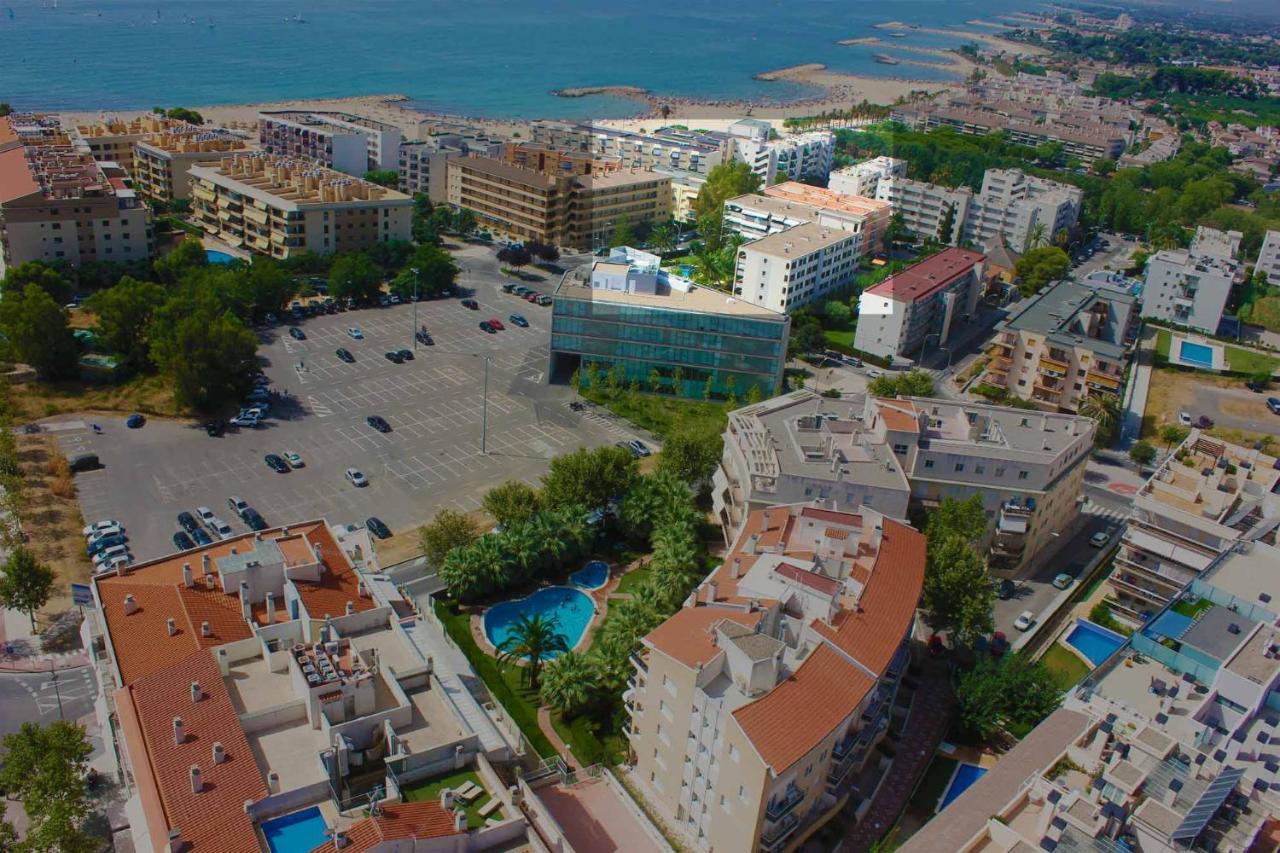 カンブリルスRegata Litoral Costa Dorada - Only Familiesアパートメント エクステリア 写真
